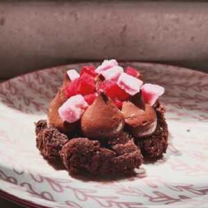 Postre de chocolate y fresas